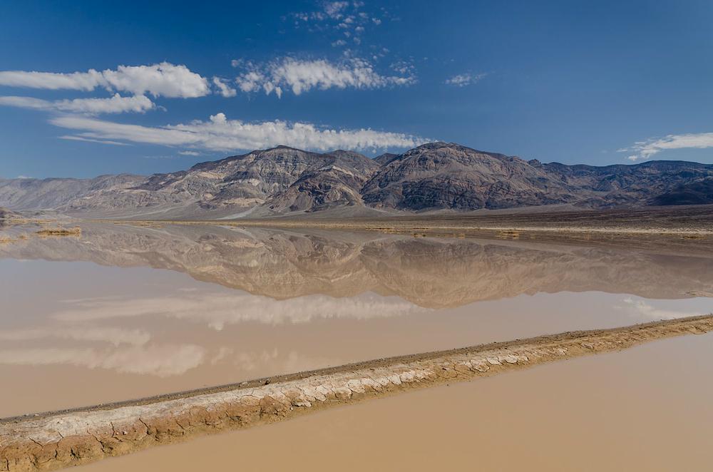 Death_Valley_exit_SR190_view_Panamint_Butt_flash_flood_2013.jpg