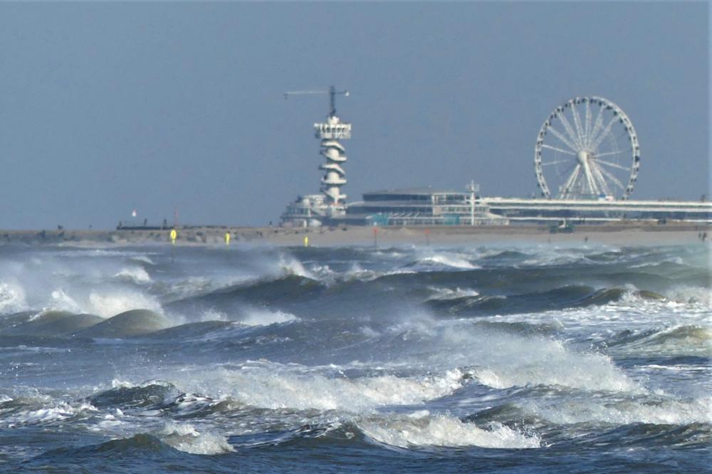 Harde wind en woeste golven (Zandvoort, Janneke Middendorp)