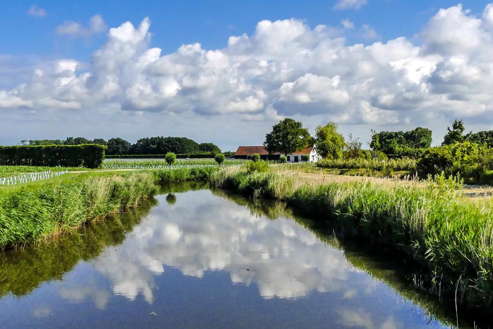Als een Hollands meesterwerk - stapelwolken en blauwe lucht (foto: Ria Brasser, Koudekerke)