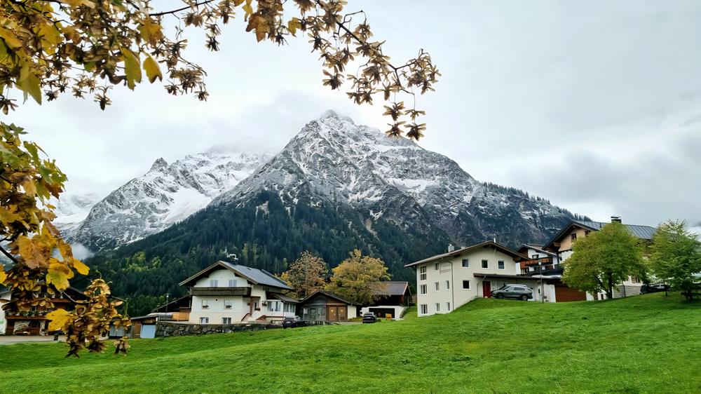 Wisselvallig herfstweer in Oostenrijk. Boven 1500 meter geen regen, maar sneeuw! (foto: Hans ter Braak)