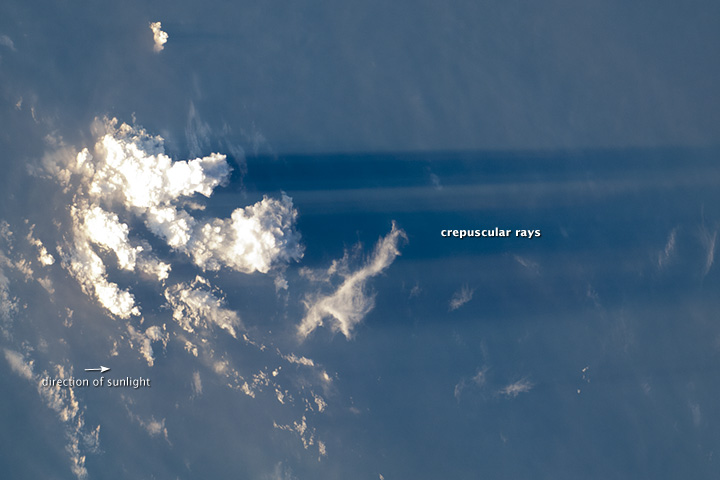 Crepuscular_Rays,_India_-_NASA_Earth_Observatory.jpg
