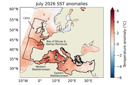 De temperatuurafwijking van de zee&Atilde;&laquo;n in Europa in juli 2026 tov van het klimaatgemiddelde (1990-2020). Op sommige plaatsen ligt de zeewater temperatuur zelfs 6 graden hoger dan gebruikelijk. (Bron: WWA)