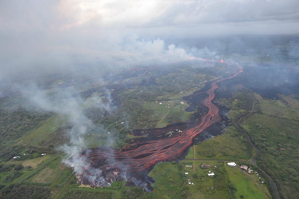 1280px-USGS_KÄ«lauea_multimediaFile-2061.jpg
