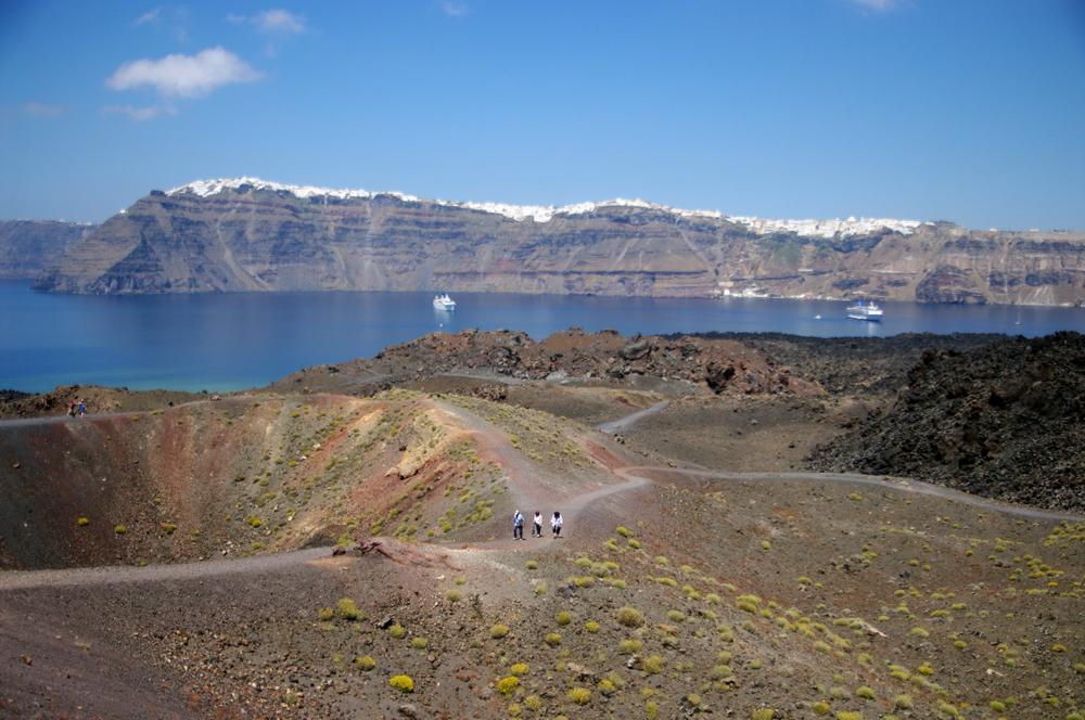 GR-santorini-neakameni-krater.jpg