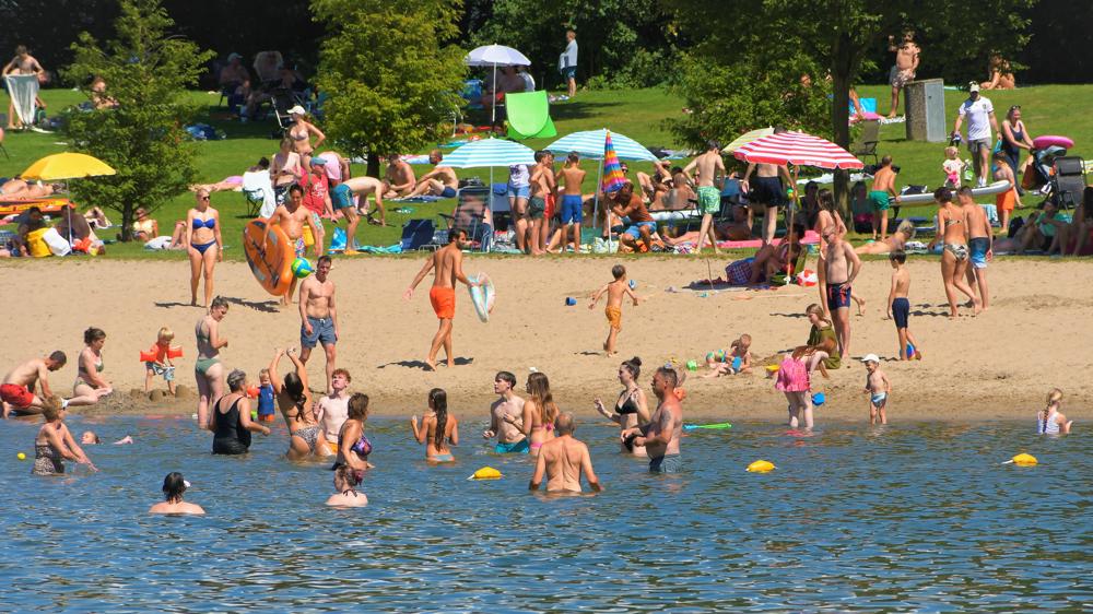 Verkoeling in het water (foto: Cynthia van Leusden)