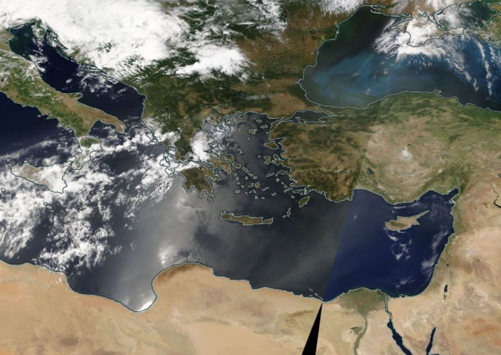 Nauwelijks tot geen bewolking boven Zuidoost-Europa - de zon heeft vrij spel. Naast de hitte heeft Griekenland ook te kampen met de aanvoer van Saharastof, wat de luchtkwaliteit niet ten goede komt. (foto: EODIS)