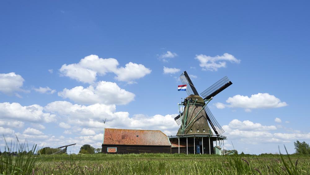 Cumulus wolk, ontstaan door lokale stijgende lucht - thermiek of convectie (foto: Kees Jak)