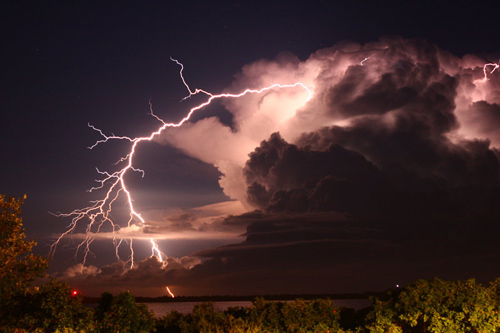 lightning-positive_cg_by_shear_atmos.jpg