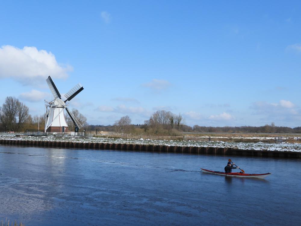 Een klein beetje ijs, maar vooral veel water bij de Glimemrpolder... (foto: Monique Kok)