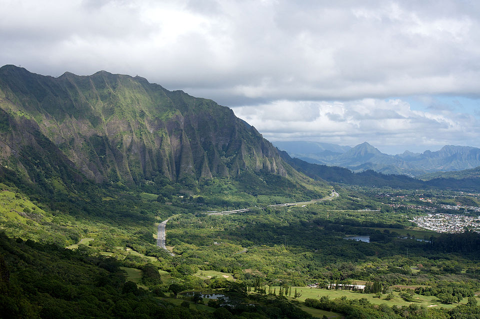 Cliffs_of_the_Koolau_Range,_Oahu_58.jpg