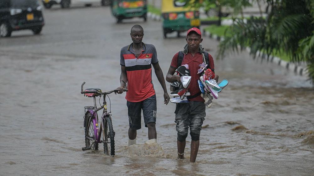 De afgelopen dagen viel extreem veel regen in Kenia en omliggende landen, met overstromingen tot gevolg (ANP)