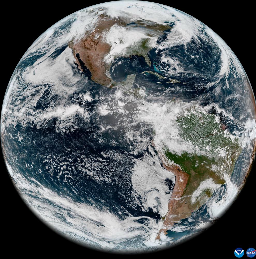 Een van de eerste (zeer scherpe) beelden van de dit jaar gelanceerde GOES-18 (bron: NOAA)